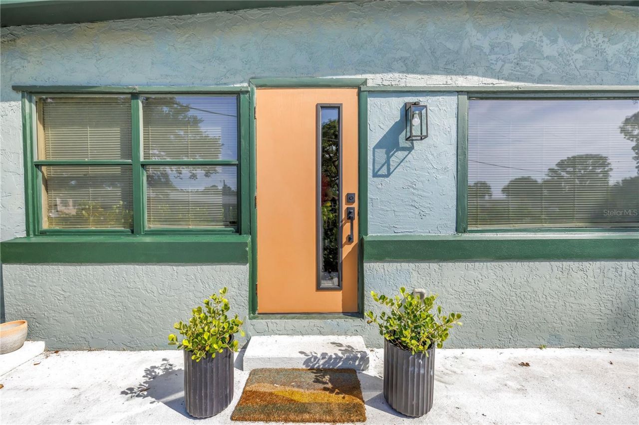 7599 Meadowlawn Drive N, Saint Petersburg, FL 33702 Photo