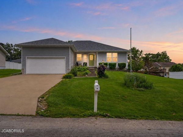 412 W CHAMPAIN STREET, Eldon, MO 65026