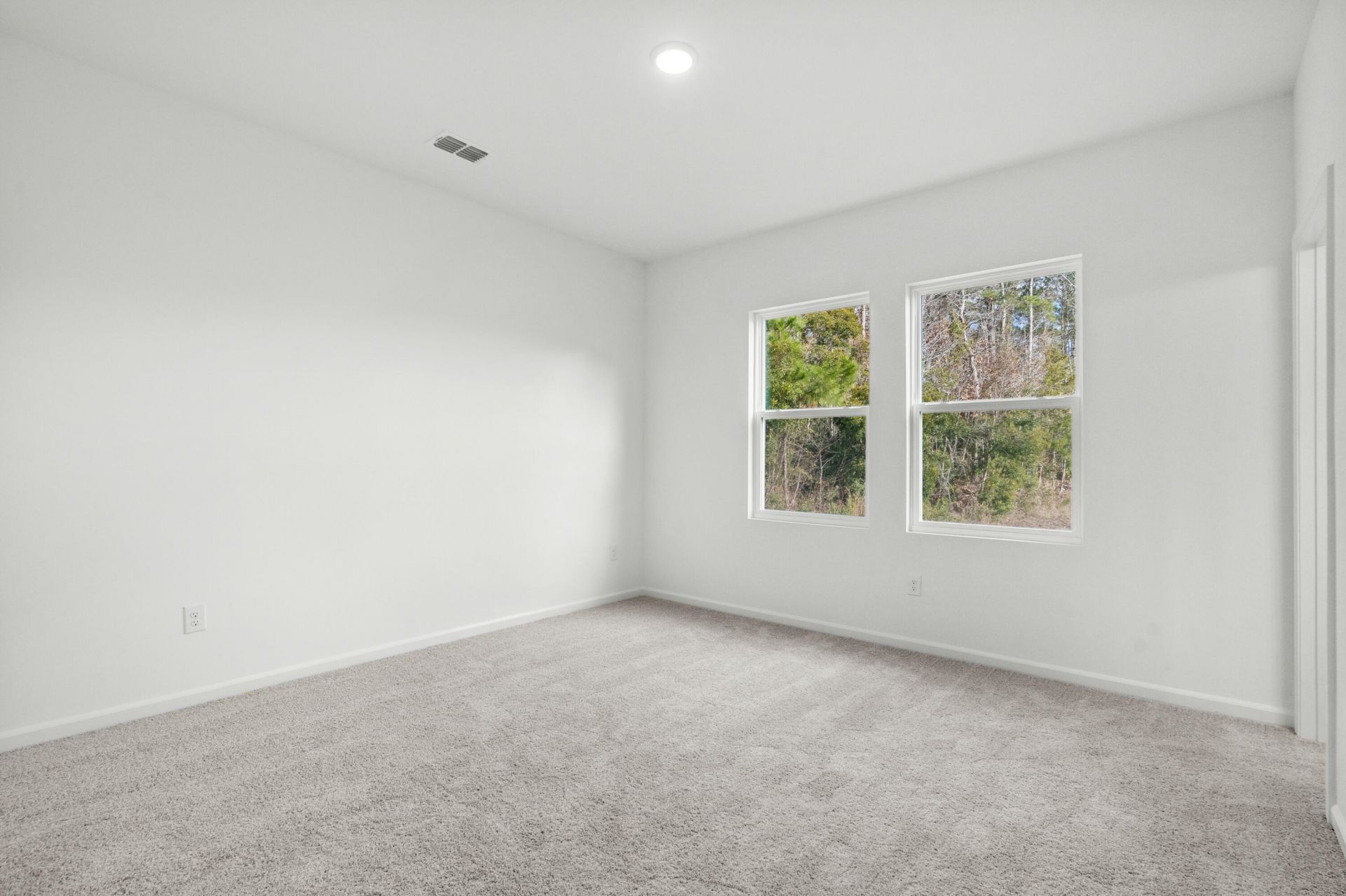 279 Phoenix Drive Photo 4