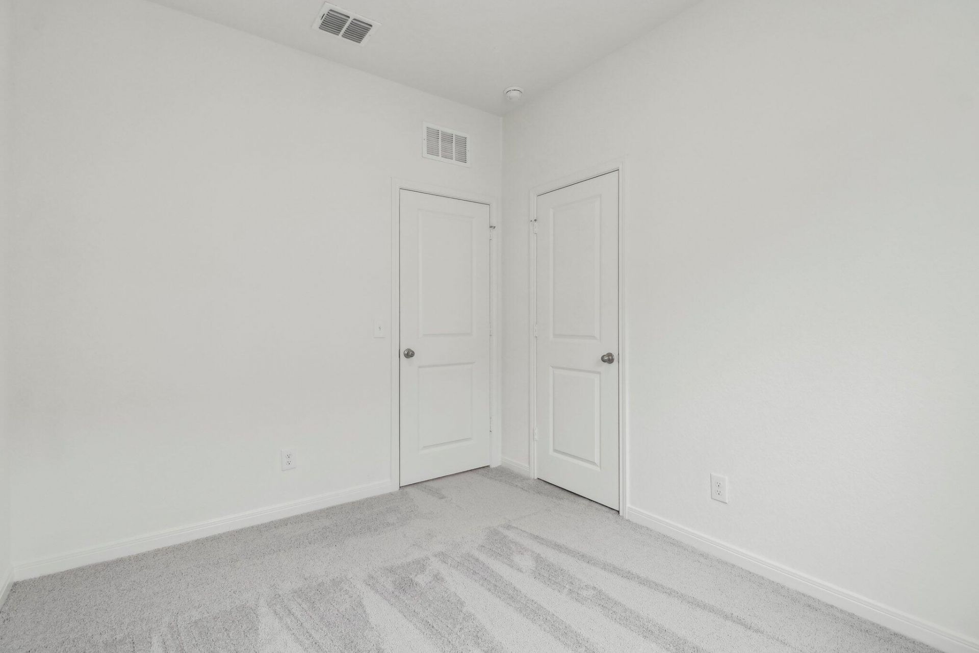 279 Phoenix Drive Photo 6
