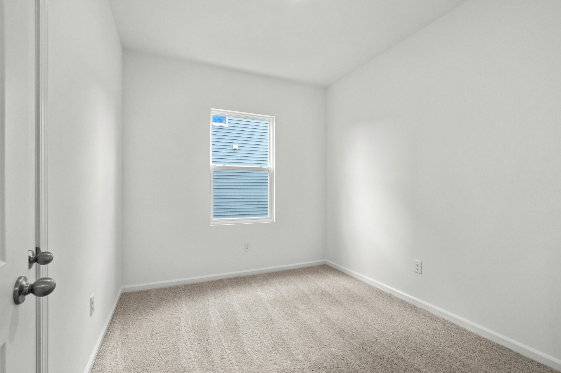279 Phoenix Drive Photo 7