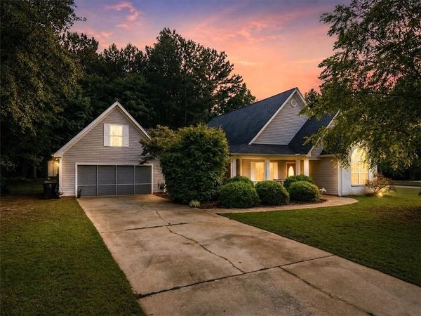 300 Cobb Court , Hampton, GA 30228