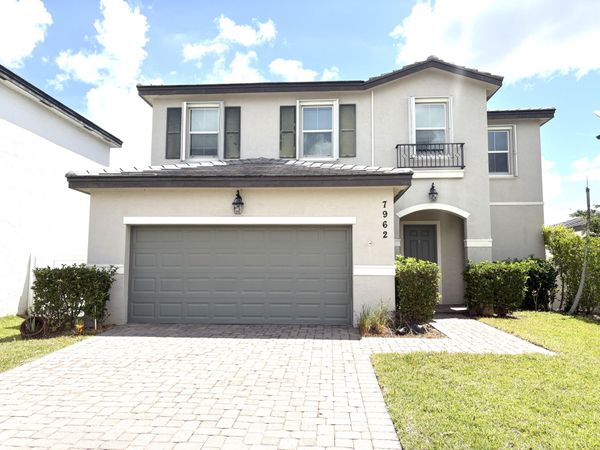 7962 NW Greenbank Circle, Port St. Lucie, FL 34987