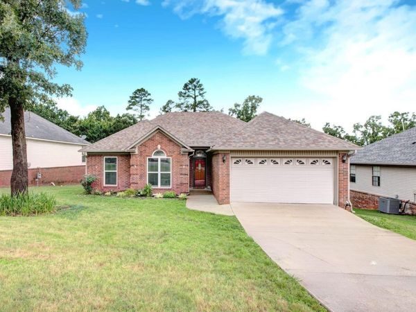 21 West Point Drive, Maumelle, AR 72113
