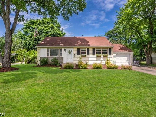 7 West St, Roxbury, NJ 07876