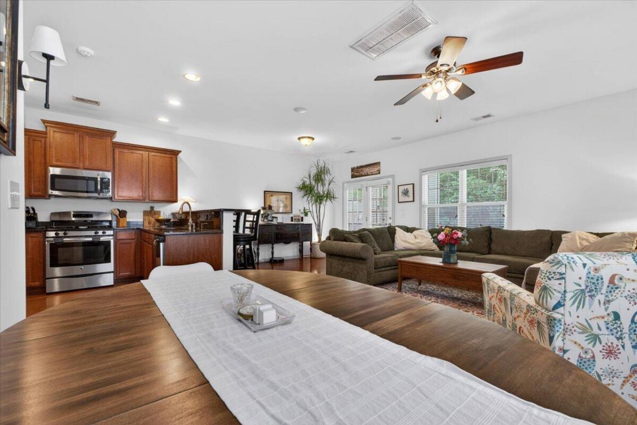 1804 Towne Street Photo 10