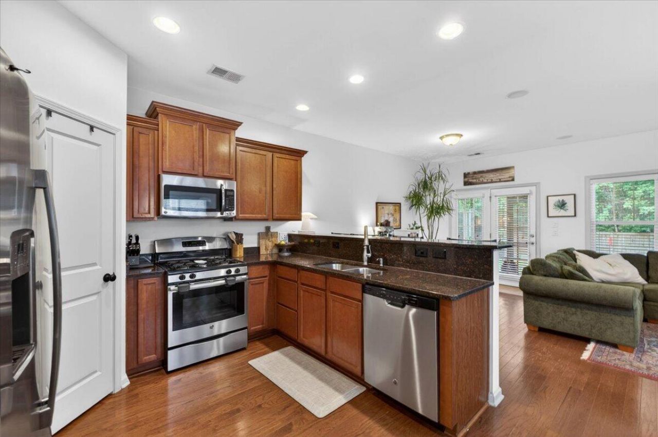 1804 Towne Street Photo 11