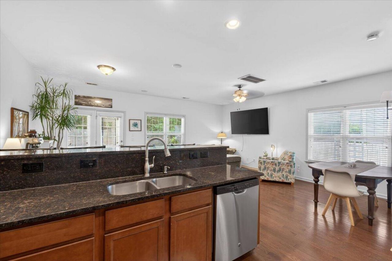 1804 Towne Street Photo 12