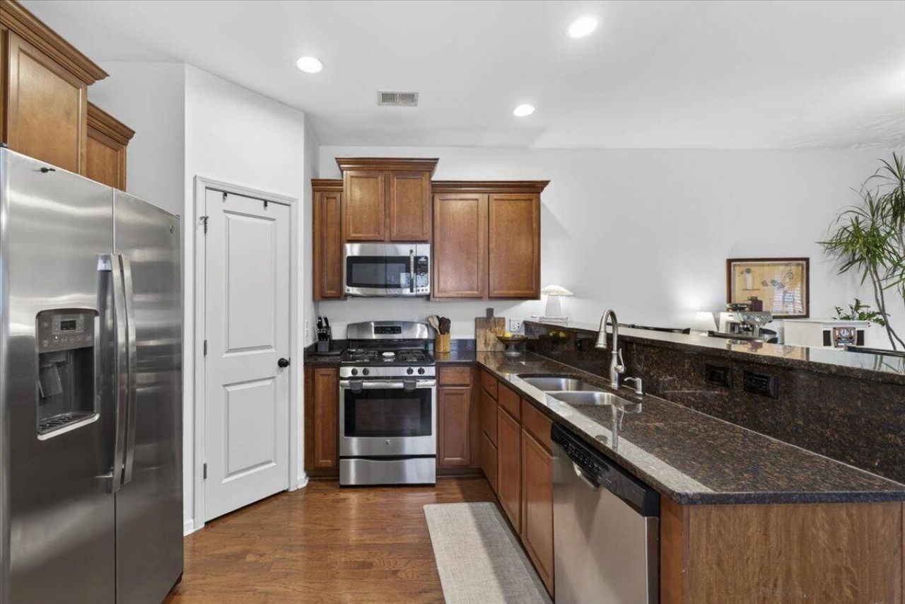 1804 Towne Street Photo 13