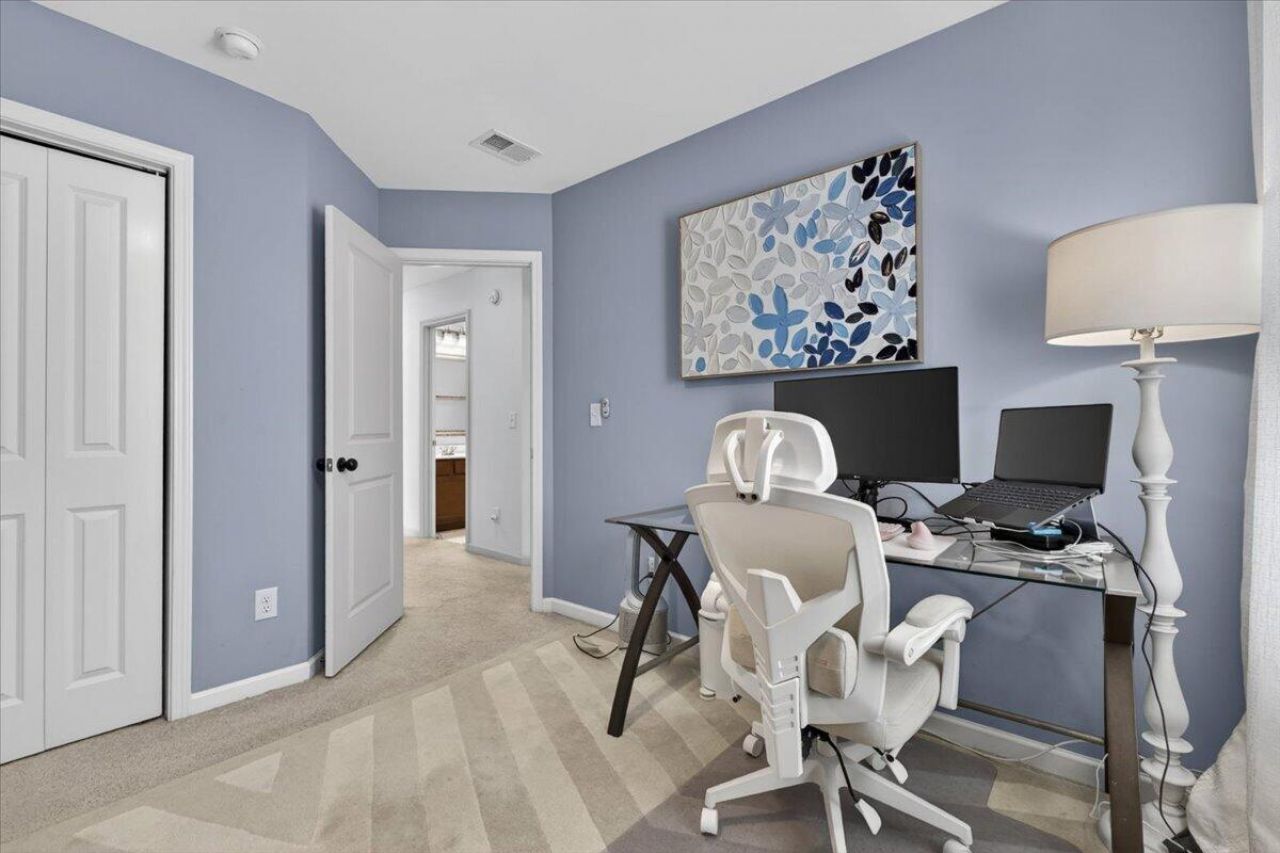 1804 Towne Street Photo 25