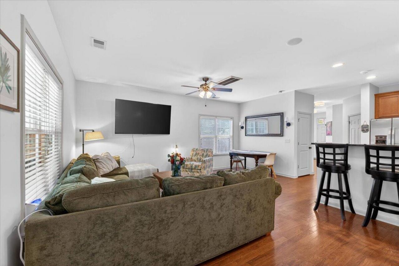 1804 Towne Street Photo 7