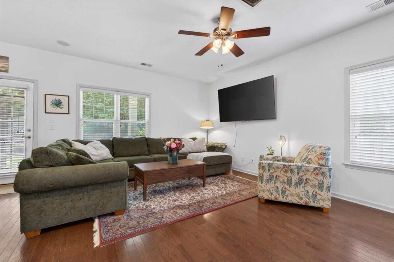 1804 Towne Street Photo 8