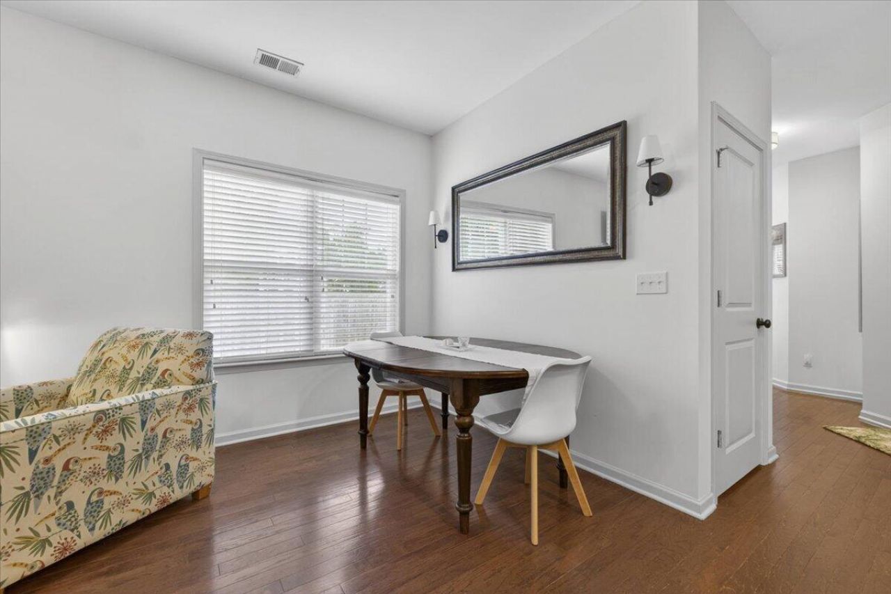 1804 Towne Street Photo 9