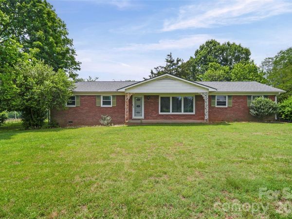 708 Mocksville Highway , Statesville, NC 28625