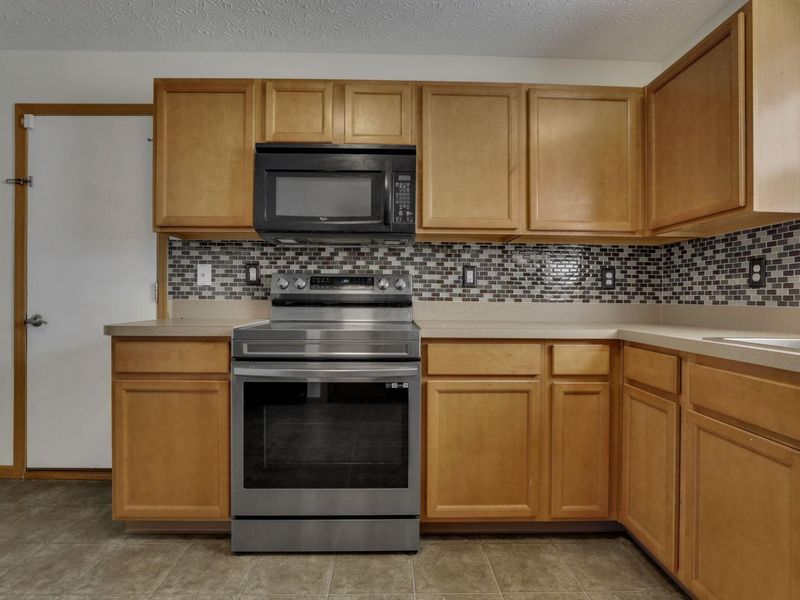 5724 Galveston Drive , Columbus, OH 43228 Photo 12