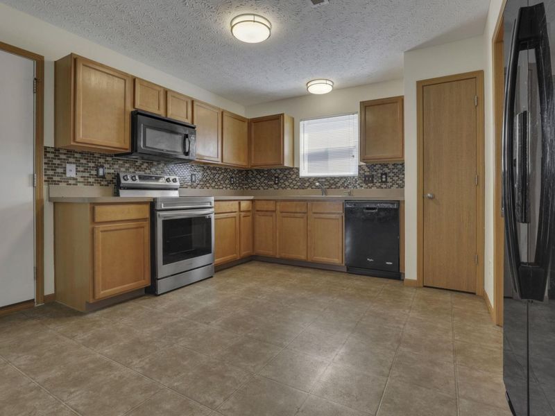 5724 Galveston Drive , Columbus, OH 43228 Photo 8