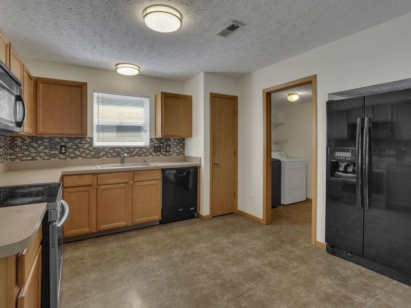 5724 Galveston Drive , Columbus, OH 43228 Photo 9