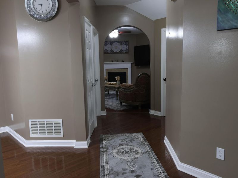 4105 Adalric Drive, Columbus, OH 43219 Photo 3