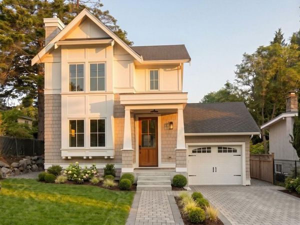 2456 Plumer St, Oak Bay, BC V8S 2T8