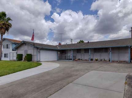6324 Matterhorn Dr, Sacramento, CA 95842 Photo