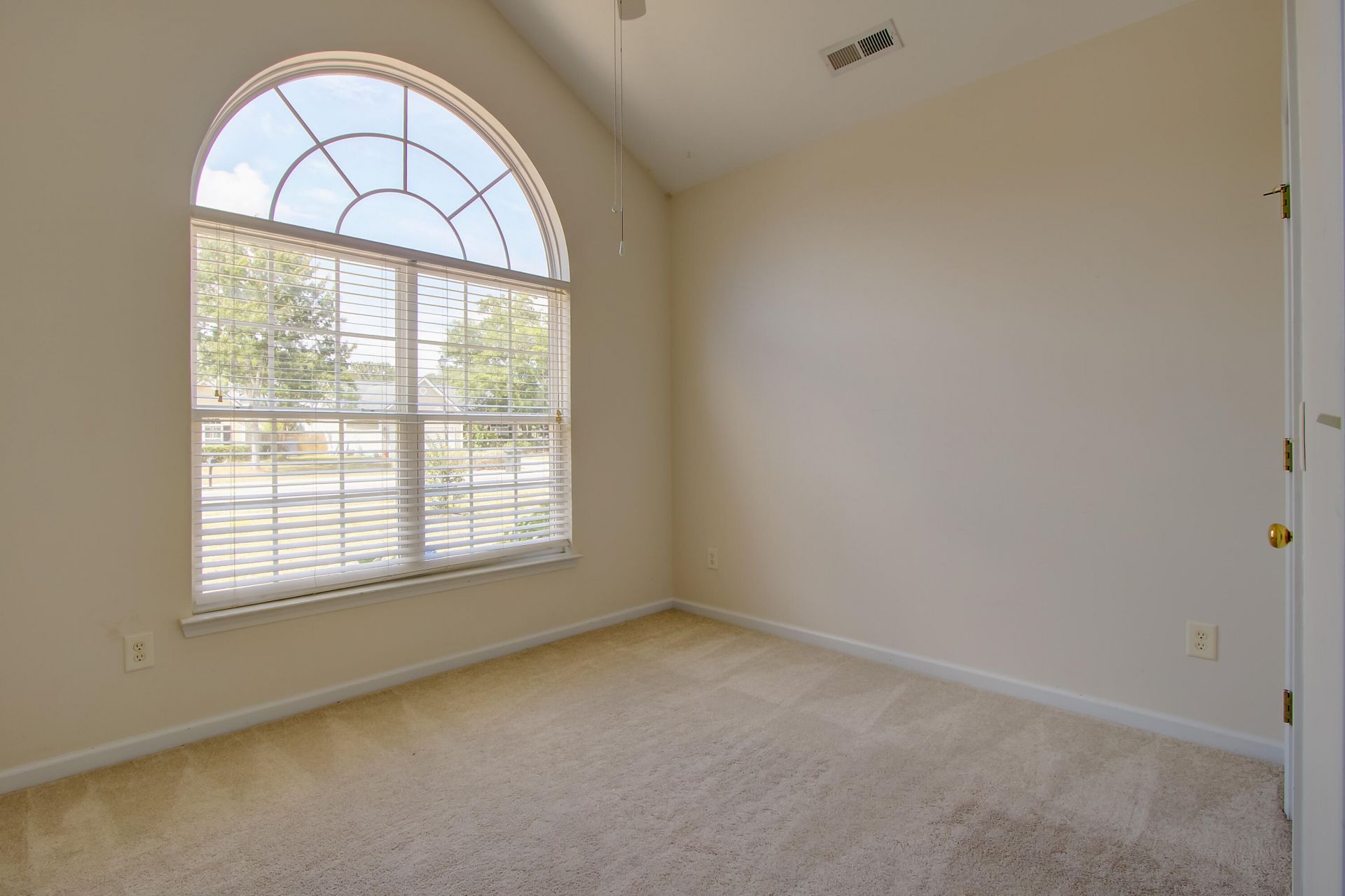 2815 Summertrees Boulevard Photo 12