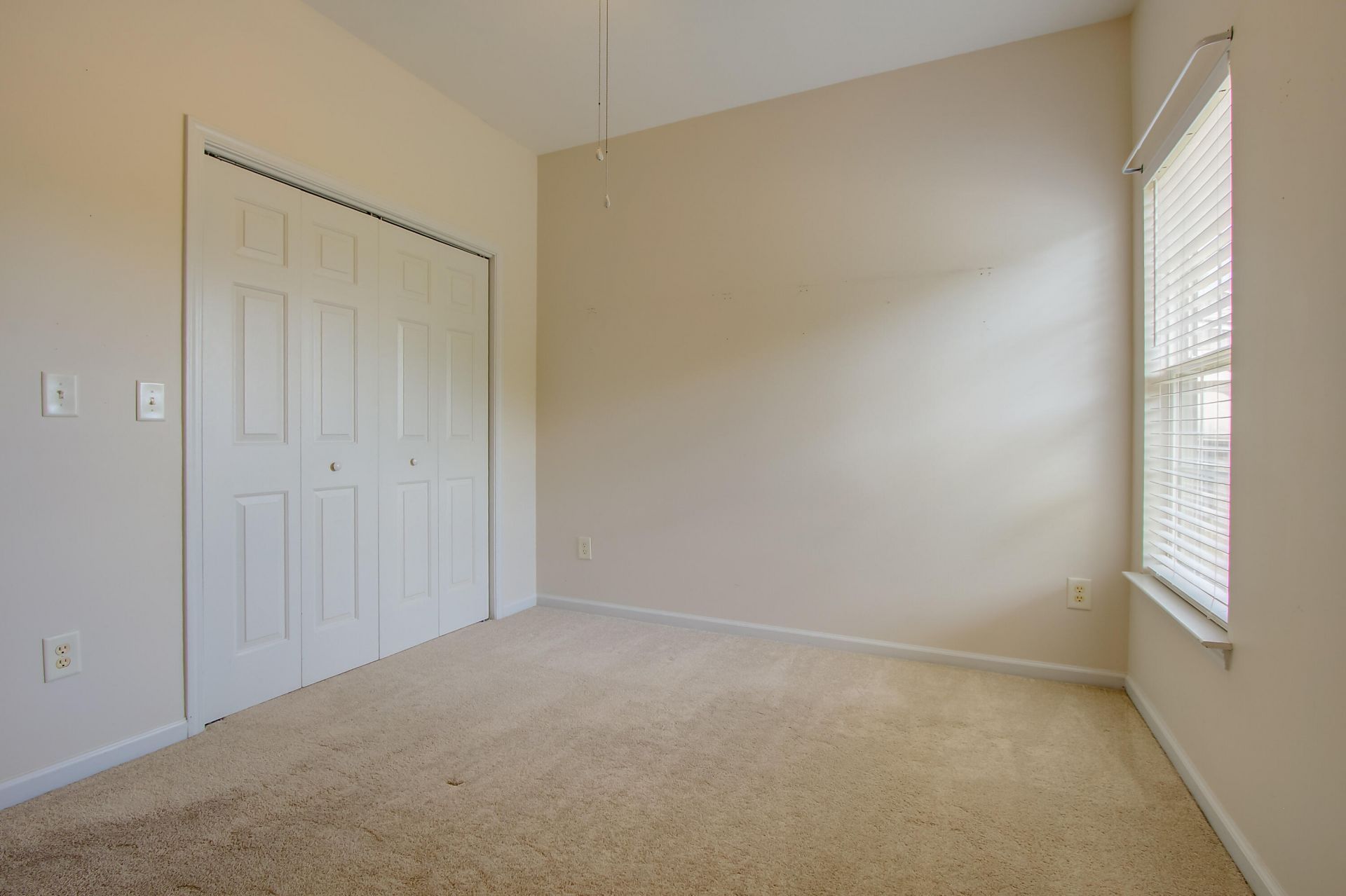 2815 Summertrees Boulevard Photo 13