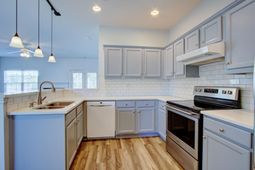 2815 Summertrees Boulevard photo 4