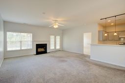 2815 Summertrees Boulevard photo 4