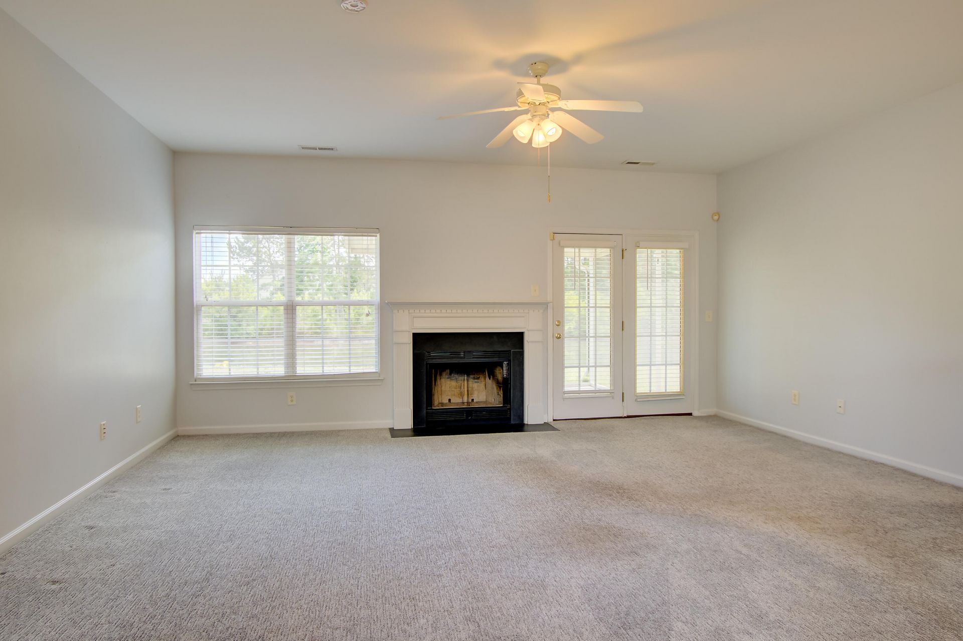 2815 Summertrees Boulevard Photo 6