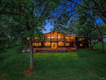 305 Lake Ridge Drive, Forest, VA 24551