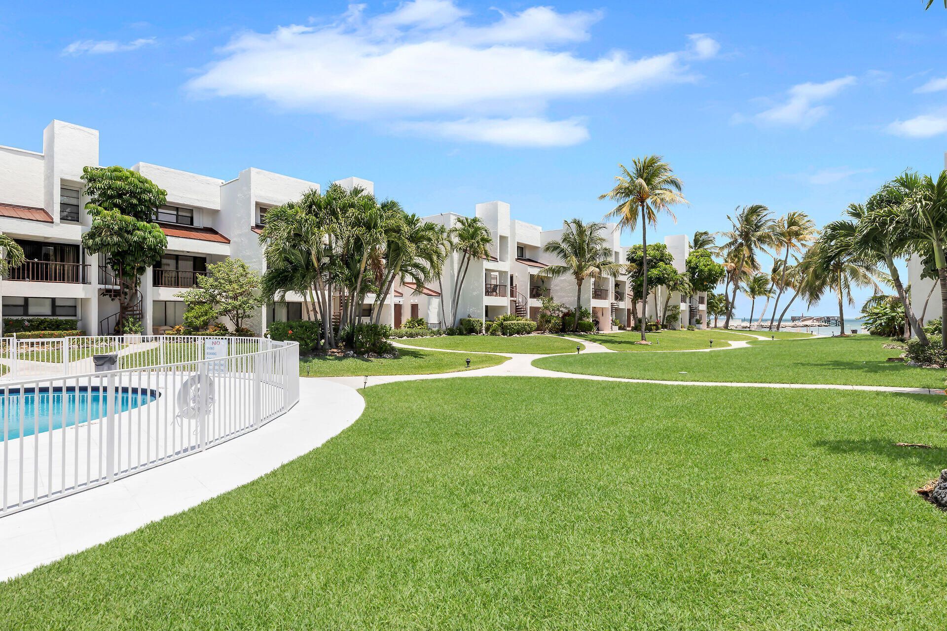 601 W Ocean Drive, Unit 316-D, Key Colony, FL 33051 Photo