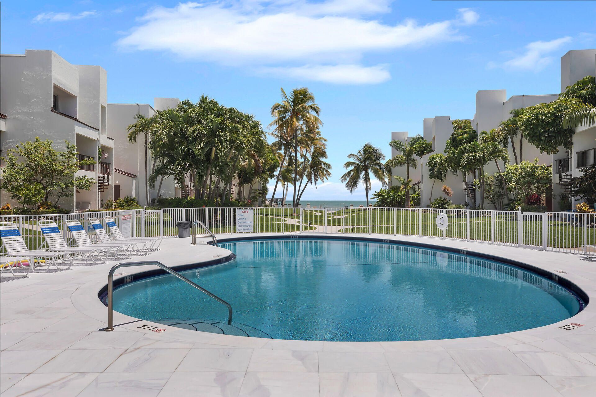 601 W Ocean Drive, Unit 316-D, Key Colony, FL 33051 Photo