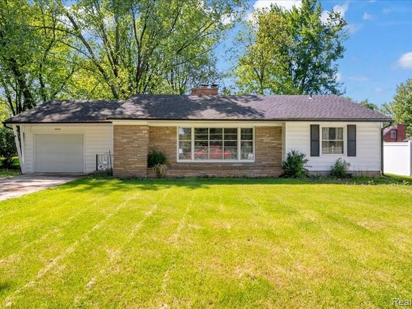39401 Long Street , Harrison Twp, MI 48045