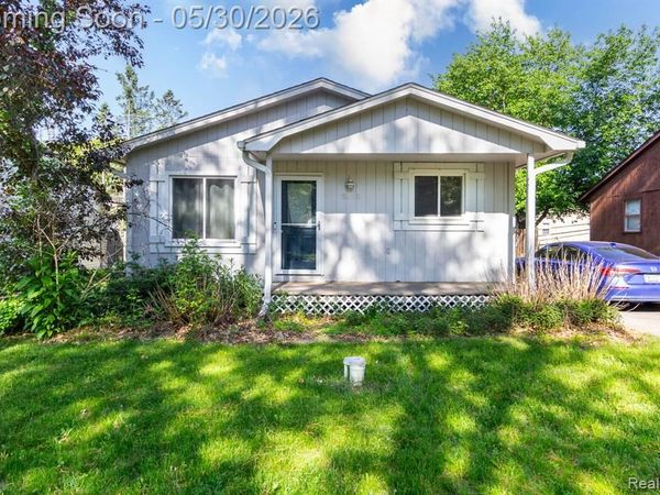 2375 Darnell Street, Wolverine Lake Vlg, MI 48390