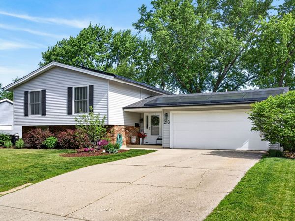 218 Wellington Drive , Crystal Lake, IL 60014