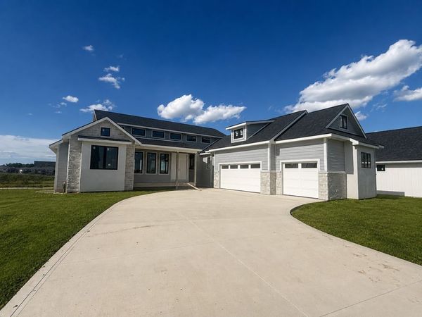 8289 Edgewood Court, West Des Moines, IA 50266