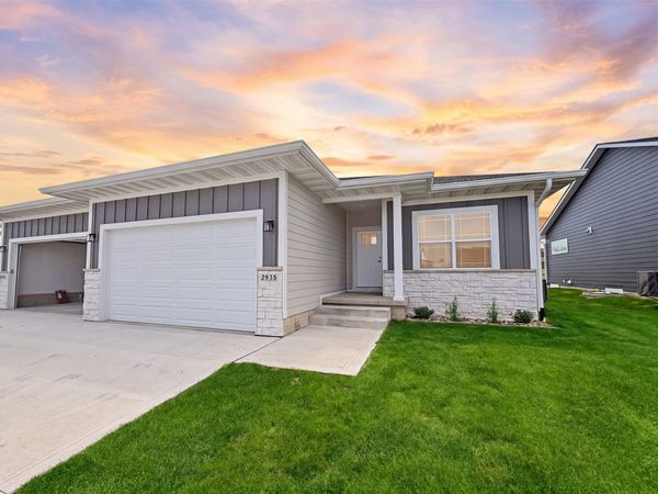 2935 Lake Hill Drive Drive, Des Moines, IA 50320