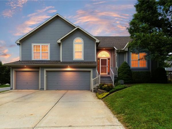2301 SW Tracker Lane, Lee's Summit, MO 64082