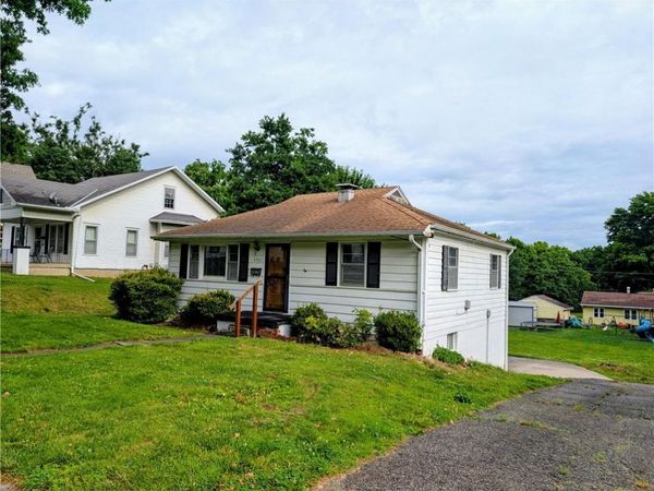 3327 Seneca Street, St Joseph, MO 64507