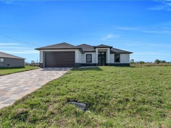 803 Pine AVE , LEHIGH ACRES, FL 33972