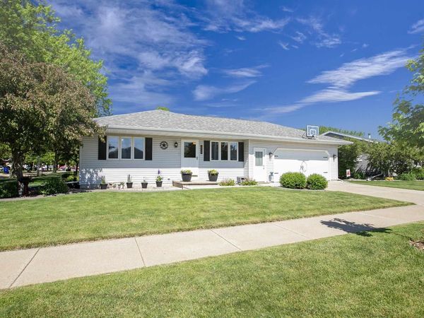 2909 S SUMMERSET DRIVE, Appleton, WI 54915