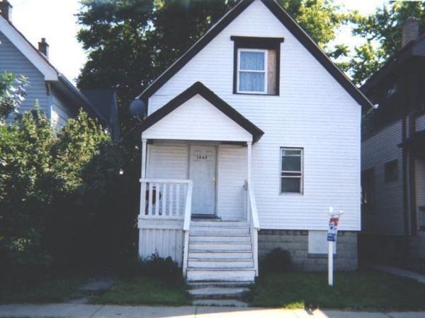 1935 W Monroe STREET, Milwaukee, WI 53205
