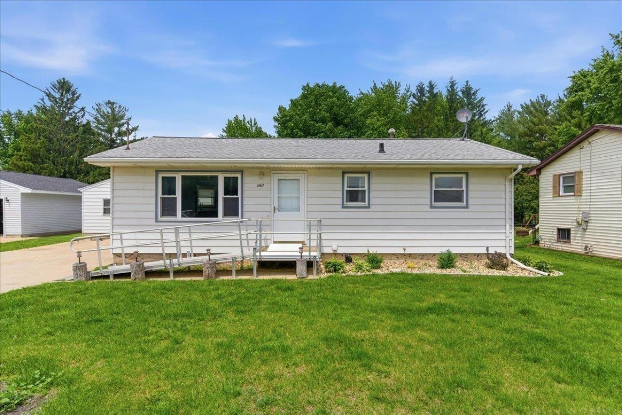 4167 North Avenue, Waterloo, IA 50702 Main Photo