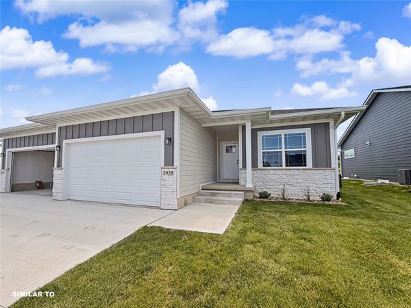 2939 Lake Hill Drive Drive, Des Moines, IA 50320