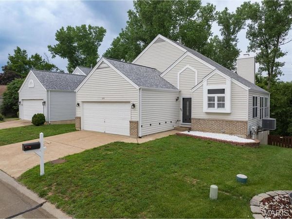 638 Cascade Lake Drive , Ballwin, MO 63021