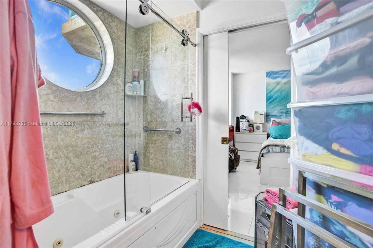 7330 Ocean Ter , Unit 8-C, Miami Beach, FL 33141 Photo