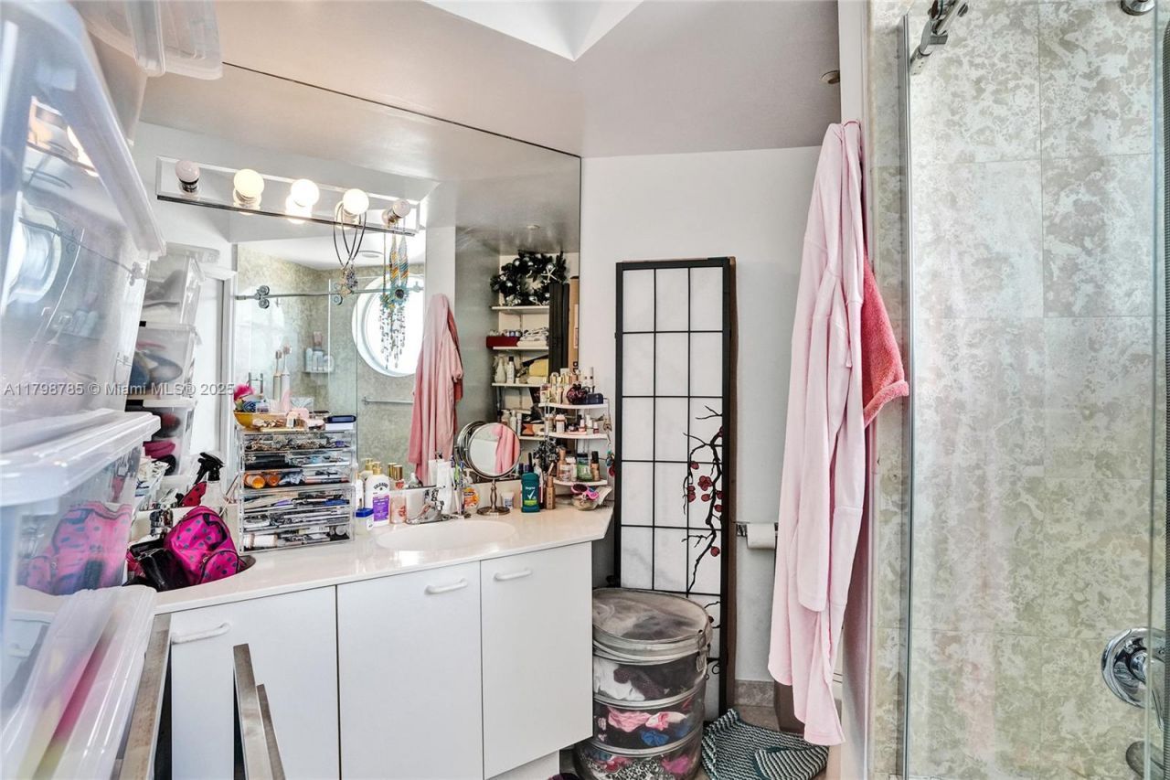 7330 Ocean Ter , Unit 8-C, Miami Beach, FL 33141 Photo