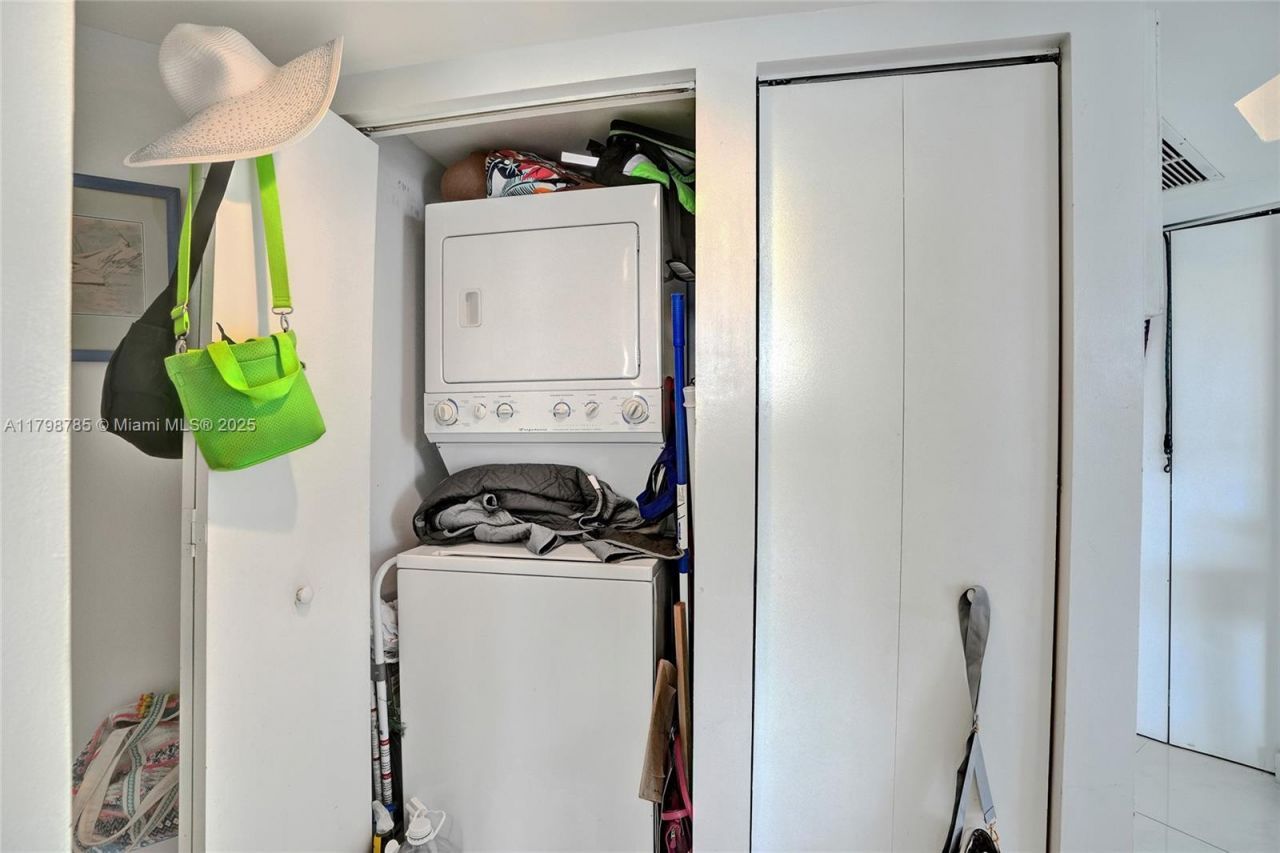 7330 Ocean Ter , Unit 8-C, Miami Beach, FL 33141 Photo