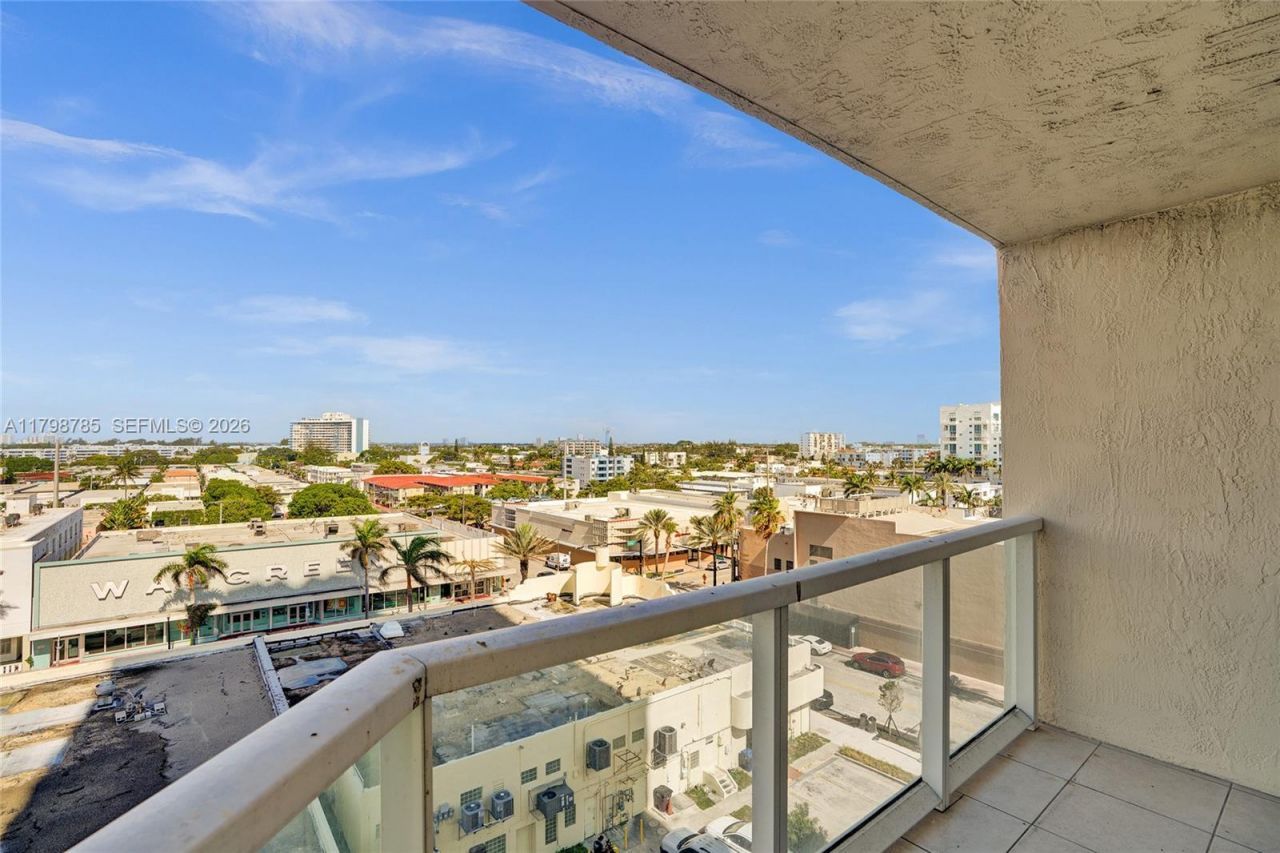 7330 Ocean Ter, Unit 8-C, Miami Beach, FL 33141 Photo