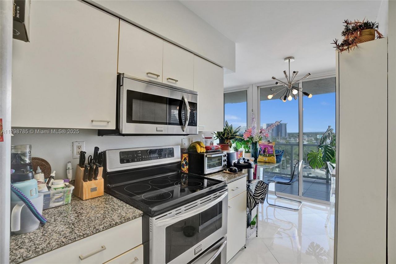 7330 Ocean Ter , Unit 8-C, Miami Beach, FL 33141 Photo